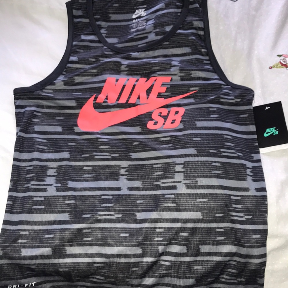 **🆕** Nike Tank Top - Boys